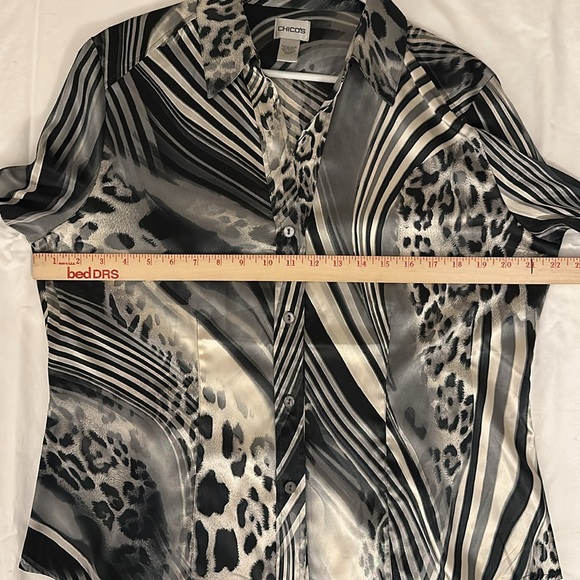 Chico’s Silver Black Animal Print Satin Long Sleeve Button Down Blouse Sz 2 (L) - Picture 5 of 9